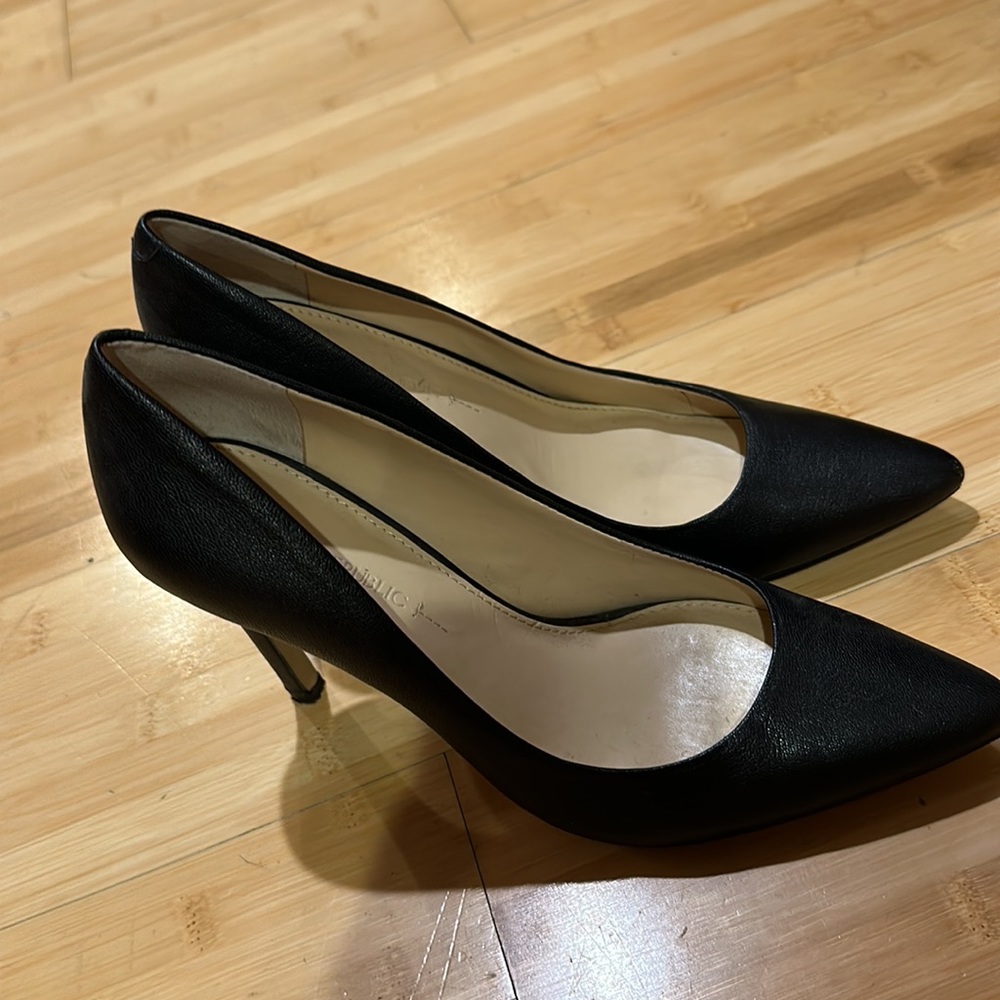 Black  leather Banana Republic high heels